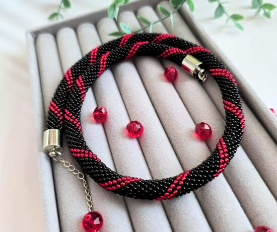 Sarkanā dzirkstele - kaklarota